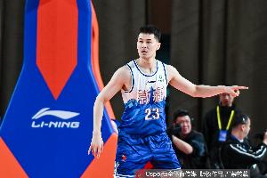 媒体人:新疆4连败场均输23.8分 今天输山东20分都是输最少的了 配图