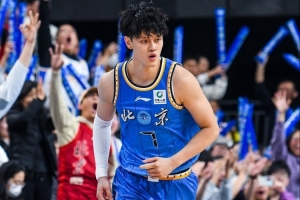 曾凡博在此前国家队集训时膝部积水 北京希望小曾伤病痊愈再出战 配图