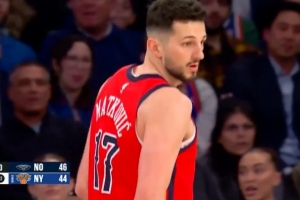 就是这么快！马特科维奇弧顶三分再进 鹈鹕次节轰出18-2反超比分 配图