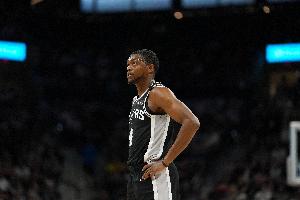 场均18.9分3.8篮板!明天马刺客战灰熊 福克斯因下背部紧张缺阵 配图