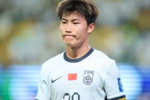 谢文能：抱着以下往上看的姿态努力踢好比赛 邵导非常积极向上 配图