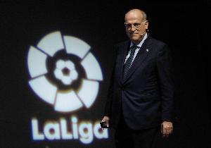 世体：西甲对球员协会提出诉讼，理由为球员静默抗议损害赛事形象 配图