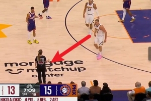 女裁判也不行！掘金包夹抢断 裁判哨声延迟判犯规&约基奇怒喷吃T 配图