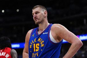 夸张！约基奇生涯第17次砍下20+15+15 历史最多 配图