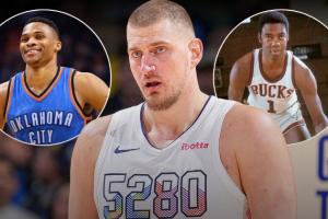 剩9场仅需51助攻!约基奇有望成为历史首位连续两年场均三双中锋 配图