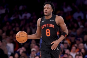 攻防一体！阿努诺比半场10中6&三分8中4砍下18分3板4助2断1帽 配图