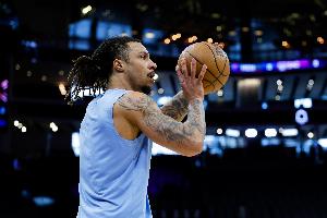 灰熊官方：克拉克因小腿拉伤赛季报销 他和埃迪下季前能完全康复 配图