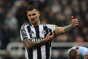 邮报：尽管曼联对托纳利很感兴趣，但无意引进其队友吉马良斯 配图