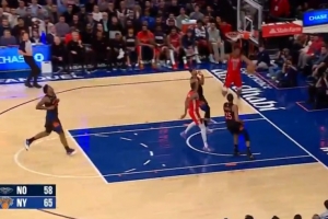 舒展！德章泰·穆雷疾速反击 助飞墨菲双方滑翔空接砸扣！ 配图