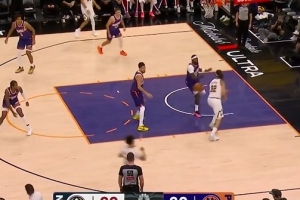 下半场第一攻就达成！约基奇助攻戈登暴扣拿到三双 配图