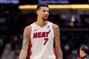 斯波：韦尔应意识到最近比赛强度提升了一个档次 他在稳步进步 配图