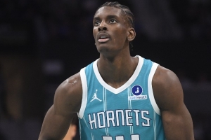 大胜国王44分！迪亚巴特：我们进攻极具杀伤力 进攻还能带动防守 配图