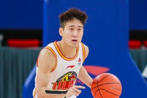 依旧是球队大腿!姜伟泽13中7砍全场最高21分 三分5中3&罚球4中4 配图