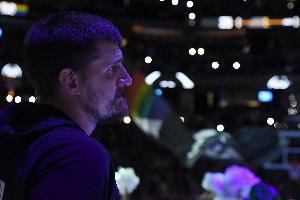 解说:进攻端的约基奇拥有十八般武艺 包夹与否他都有解决办法 配图