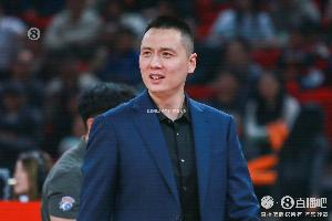 卢伟:我们目前打球的12个人都很有能力 把攻防细节完成得很好 配图