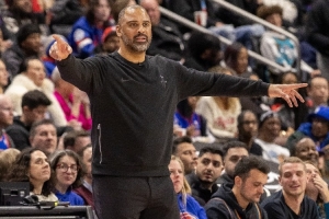 火箭加时领先13分被森林狼15-0逆转!解说:这场球太…太抽象了 配图