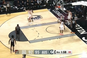 被冤枉了！杨瀚森防守造成对手投篮出界给前场球 要求挑战并成功 配图