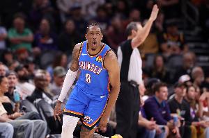 杰伦威：绿军纪律严谨 这种对决比拼的是谁更稳定执行力更到位 配图