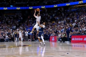 可惜了！约基奇底线发球送长传被弗拉格抢断 自己本场首个失误 配图