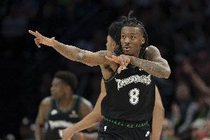 招牌起飞庆祝动作！海兰德自信超远三分 一炮轰停火箭！ 配图