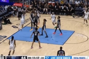 太岁头上动土！GG·杰克逊突破迎着文班亚马直接单臂隔扣 配图