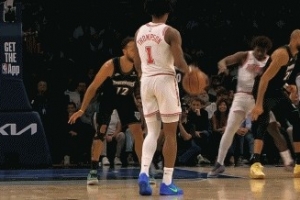 戈贝尔使暗劲儿顶泰特&泰特怒推戈贝尔吃T 同时康利犯规送罚球 配图