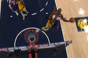 没有圆柱体！詹姆斯反击接球 对抗防守滑翔上篮命中 配图