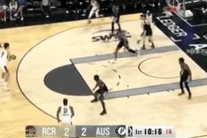 外线开炮！杨瀚森弧顶被放空 三分坚决出手一箭穿心 配图