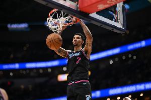 鲍威尔：韦尔极具天赋 教练愿意信任他 我们多次见到他的能力 配图