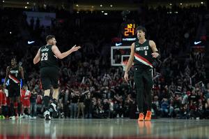 团队胜利!开拓者七人上双轰下130分 大胜雄鹿31分 配图