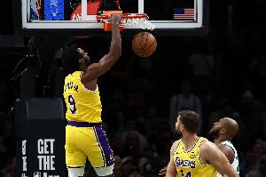 雷迪克:过去三四周 布朗尼在备战方面是我们的最佳球员 配图