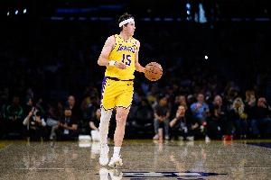 里夫斯:爸妈都是篮球运动员 我从他们那里学到了一些东西 配图