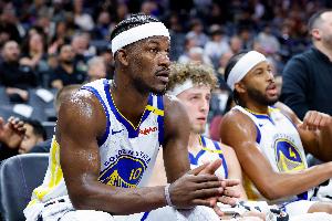 两个重伤报销!科尔:希望巴特勒和穆迪能在下赛季中期左右复出 配图