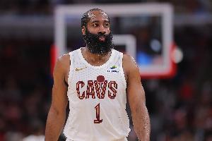 不理想！哈登半场3中1拿到7分6板出现3失误 正负值-8 配图