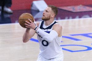 你的三分太关键!迪文岑佐14中6得到17分2板2助2断 三分11中5 配图