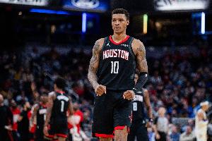 还是你最稳!小贾巴里半场21分钟 9中5&三分3中1拿到11分5板 配图