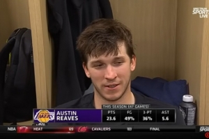 【完整版】已是球队领袖！里夫斯赛后调侃东契奇 称赞海斯&布朗尼 配图