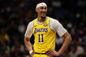 顿宝你别打电话了！海斯爆砍21分10板2项皆创赛季新高 还有2断2帽 配图