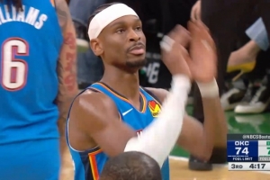 货真价实！亚历山大第三节终于获得首次罚球并达成连续133场20+ 配图