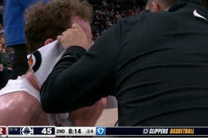 看着都疼！珀尔特尔拼抢被马瑟林击中面部 血流满面 配图