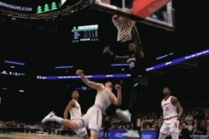 申京你是真狼狈！海兰德击地妙传 兰德尔飞身单臂战斧2+1！ 配图