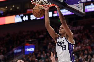 左脚踝扭伤！国王官方：基根·穆雷恢复良好 已获准参加接触训练 配图