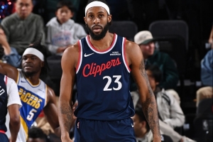 宝藏猛将无所不能!以赛亚·杰克逊6中6砍12分6板3助1断2帽 配图