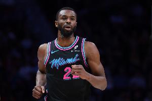 今天很划水!维金斯9投5中&三分5中2 拿到13分4板3助2断 配图