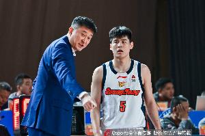 媒体人：陈家政无疑值得悉心培养 但广东男篮的头号目标是冲冠 配图