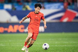 鲁媒：国足新老交替全面铺开，刘洋、黄政宇、谢文能有望竞争首发 配图