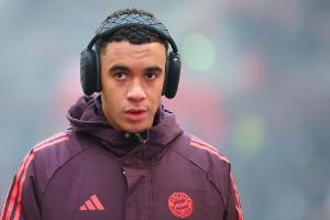 记者:担心穆西亚拉重伤恢复后很难踢世界杯 卡尔能进世界杯名单 配图