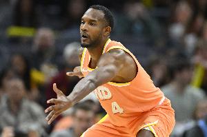 贡献太少!莫布里8中3仅拿8分5板4助 下半场5中1 配图