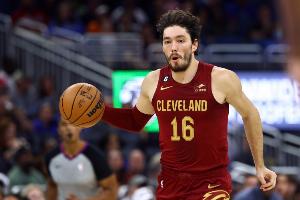 奥斯曼：詹姆斯永远都是第一个来训练的 你不可能比他更早 配图