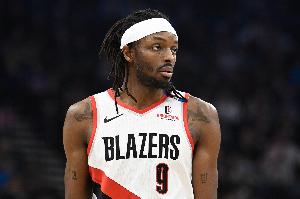 外线真滴准！格兰特半场11中6&三分7中4砍下16分 正负值+17 配图